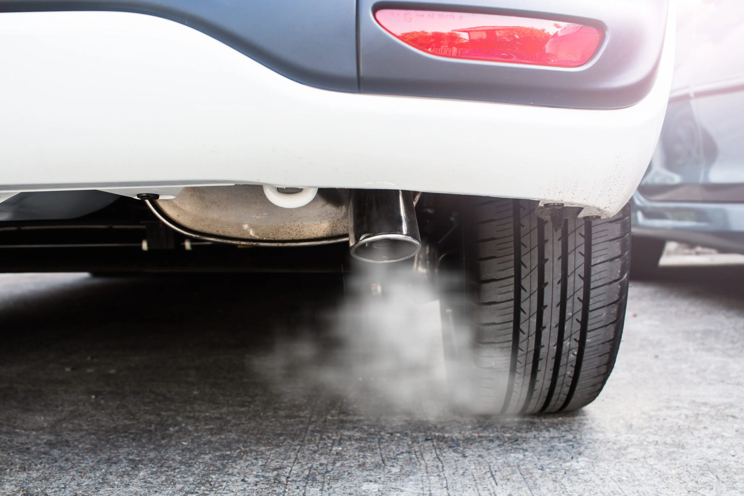 5 razones para que tu coche no pase la ITV 1 Motor16 PROBLEMAS CON LAS EMISIONES