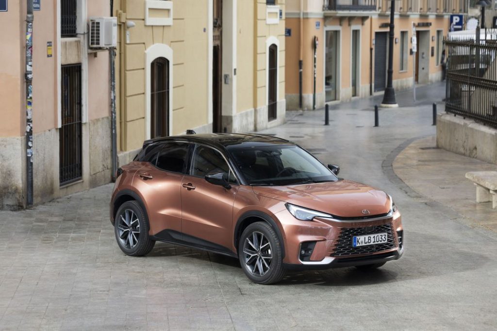 lexus lbx cool copper sonic bi tone static 029 Motor16