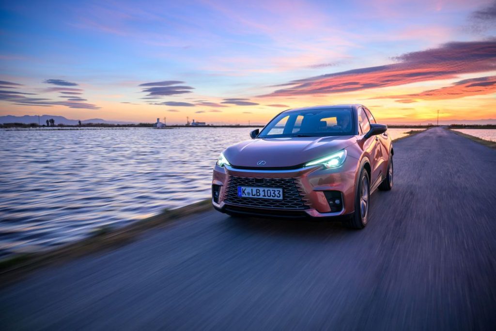 lexus lbx cool sonic copper bi tone dynamic 037 Motor16