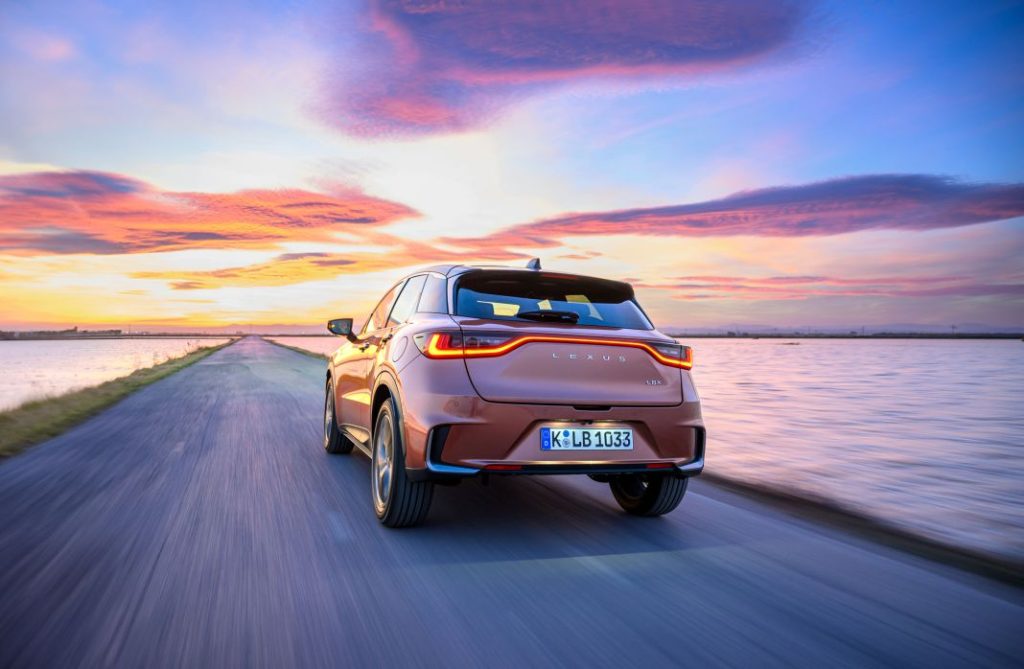 lexus lbx cool sonic copper bi tone dynamic 038 Motor16