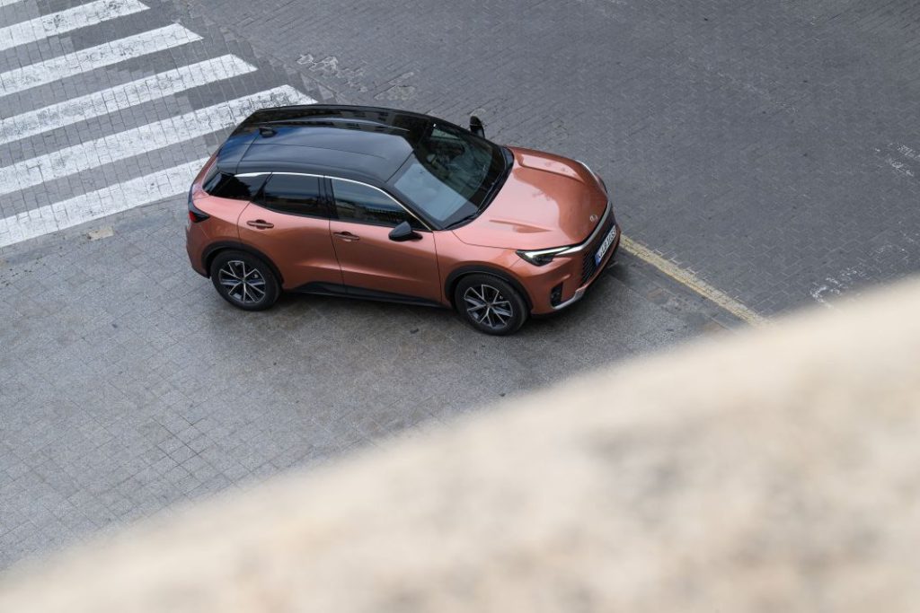 lexus lbx cool sonic copper bi tone static 044 Motor16