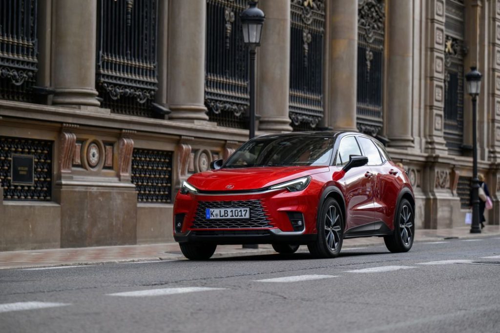 lexus lbx emotion red bi tone dynamic 002 Motor16