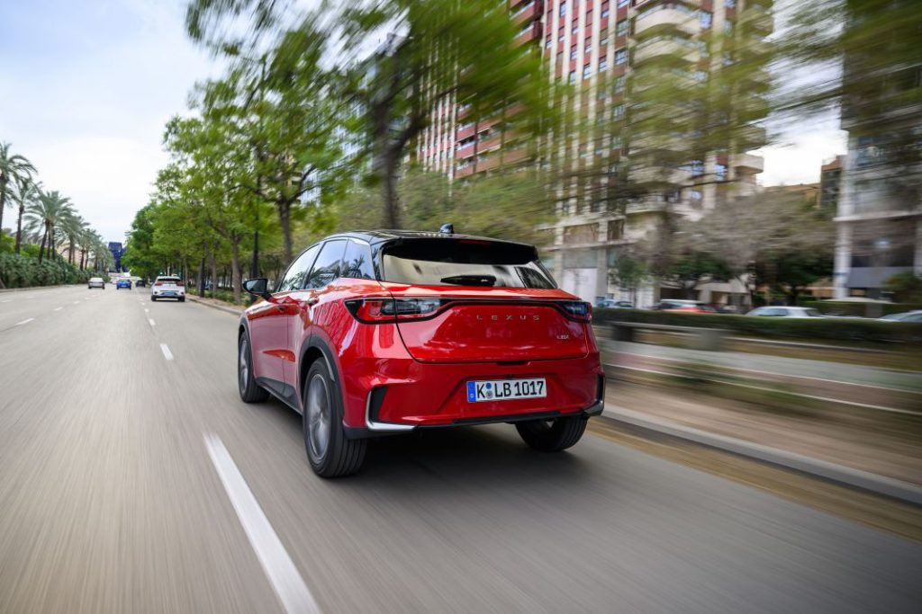 lexus lbx emotion red bi tone dynamic 005 Motor16