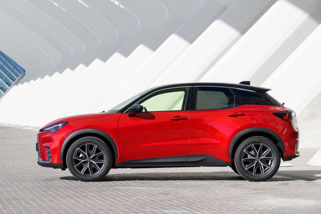 lexus lbx emotion red bi tone static 016 Motor16