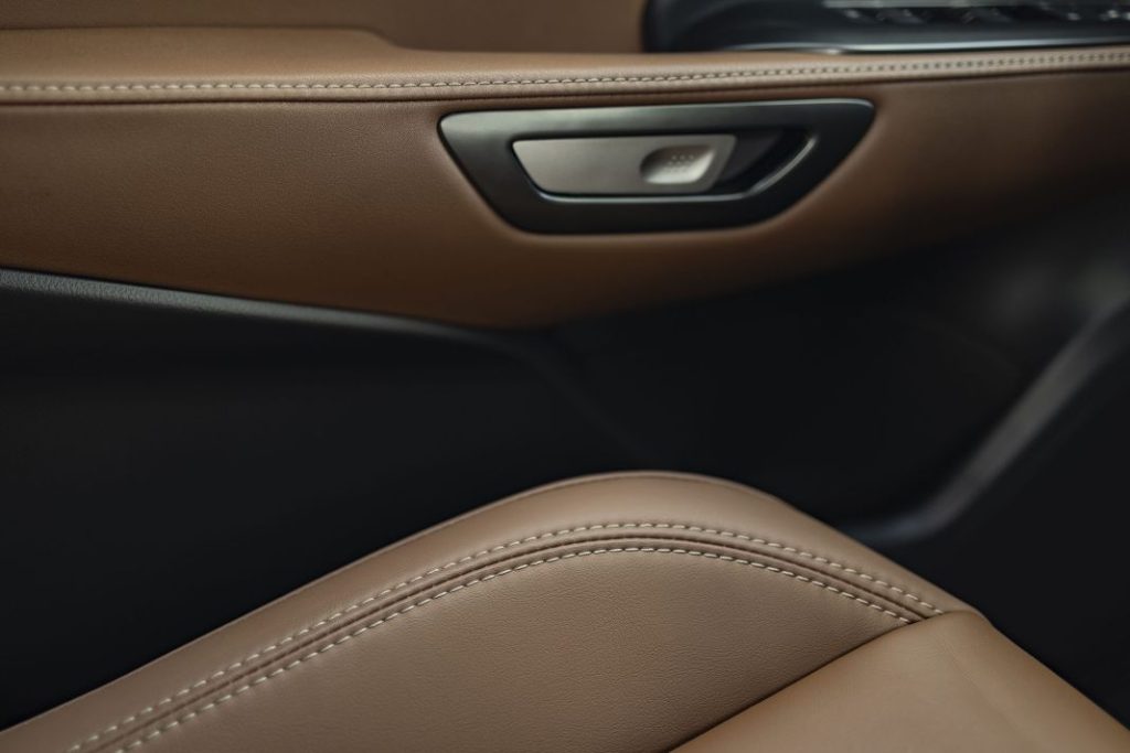 lexus lbx relax sonic quartz detail 010 Motor16