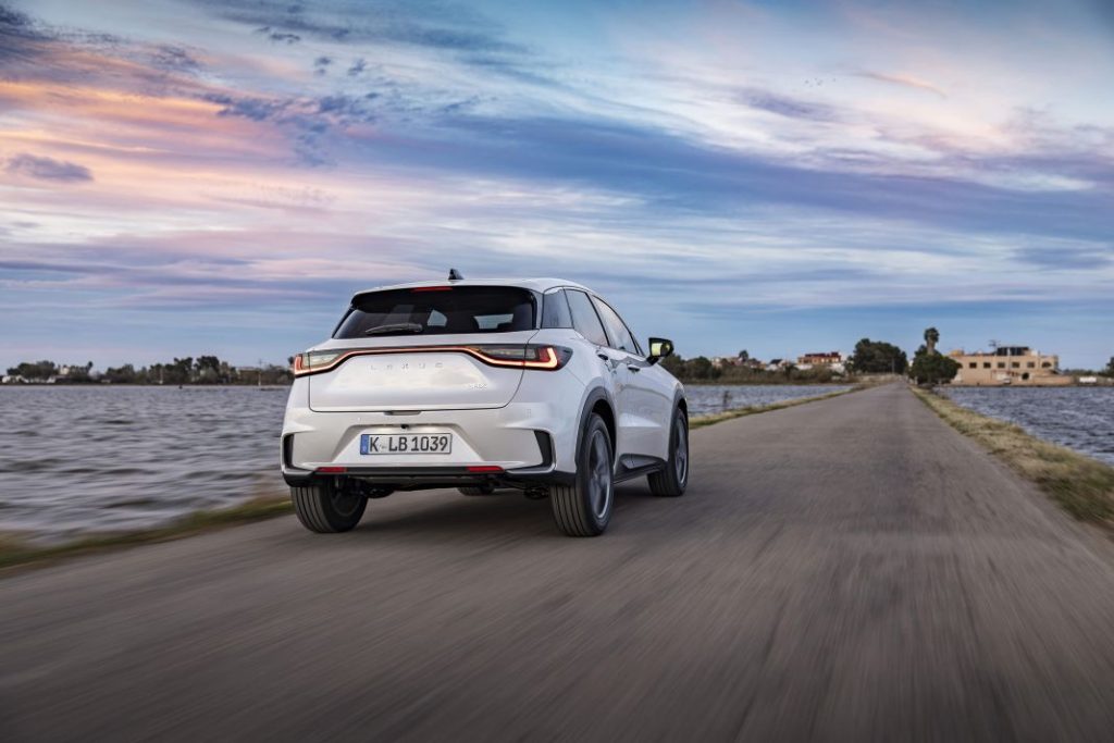 lexus lbx relax sonic quartz dynamic 023 Motor16