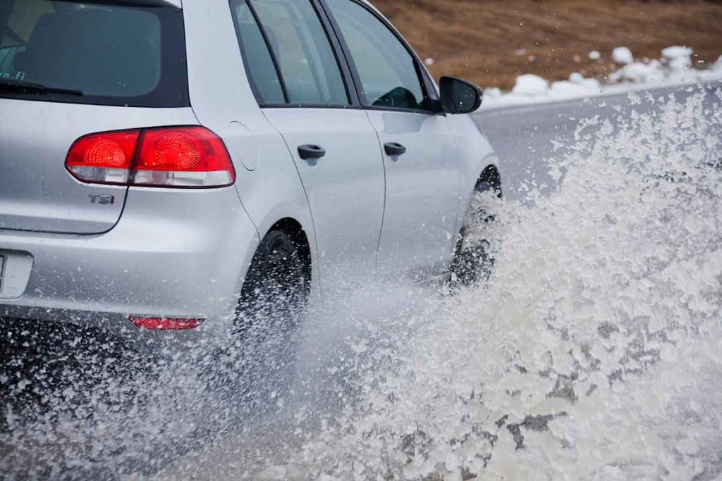 lluvia conducir coche 8 Motor16