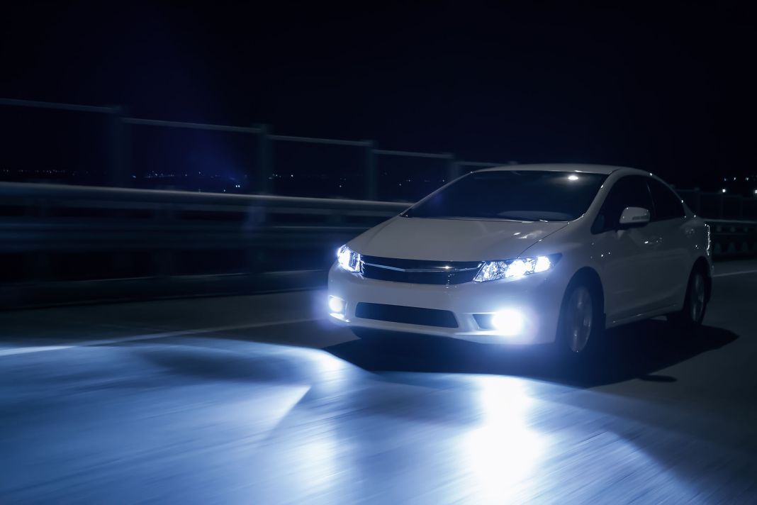 ¿Cómo puedo mejorar las luces de mi coche? 2 Motor16 NORMATIVA Y CONSIDERACIONES LEGALES