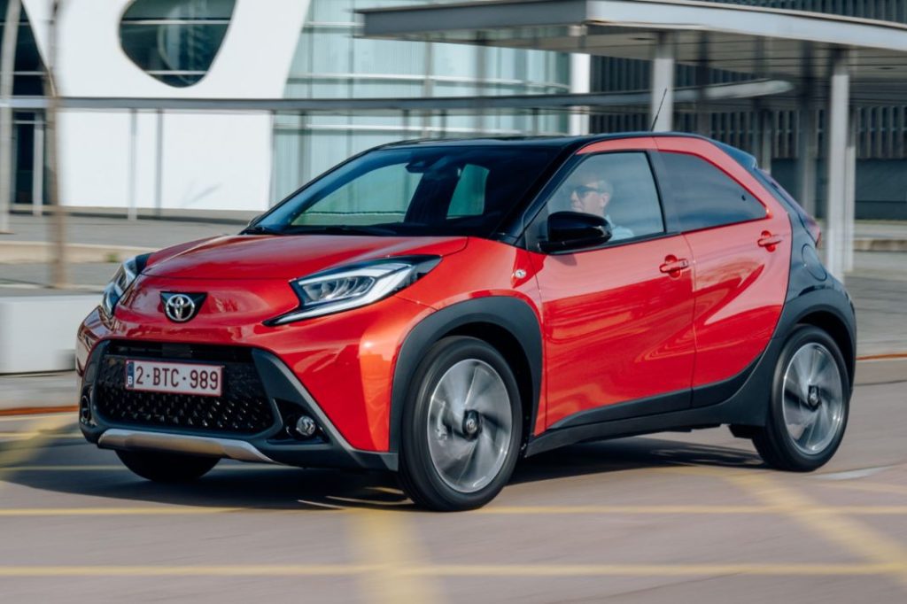 La lista definitiva de los coches que menos contaminan 6 Motor16 prueba toyota aygo x cross 1 Motor16