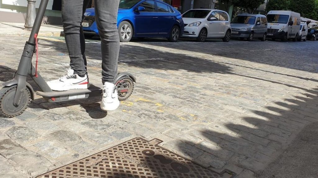 Tras prohibir el acceso a los patinetes eléctricos en el metro, Renfe tiene malas noticias para quienes los usan 160 Motor16 patinetes