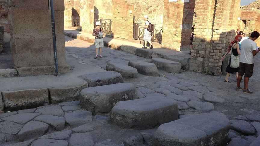 ¿Sabías que en la Antigua Roma ya había señales de tráfico? Esta es su historia y evolución 1 Motor16 roma Motor16