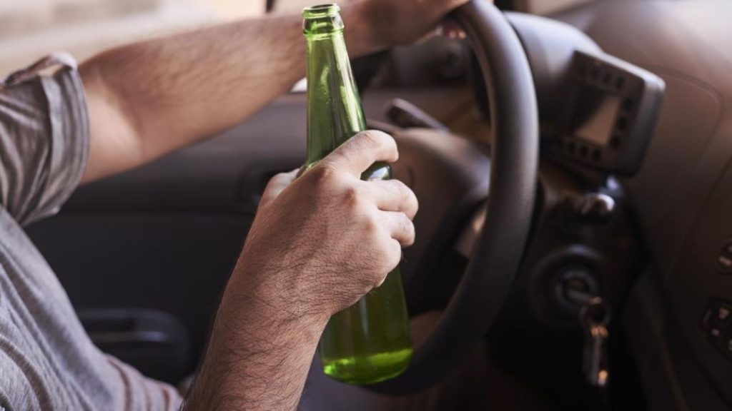 Llegan las comidas y cenas de empresa: La DGT te recuerda dónde están los límites con el alcohol 51 Motor16 peligro