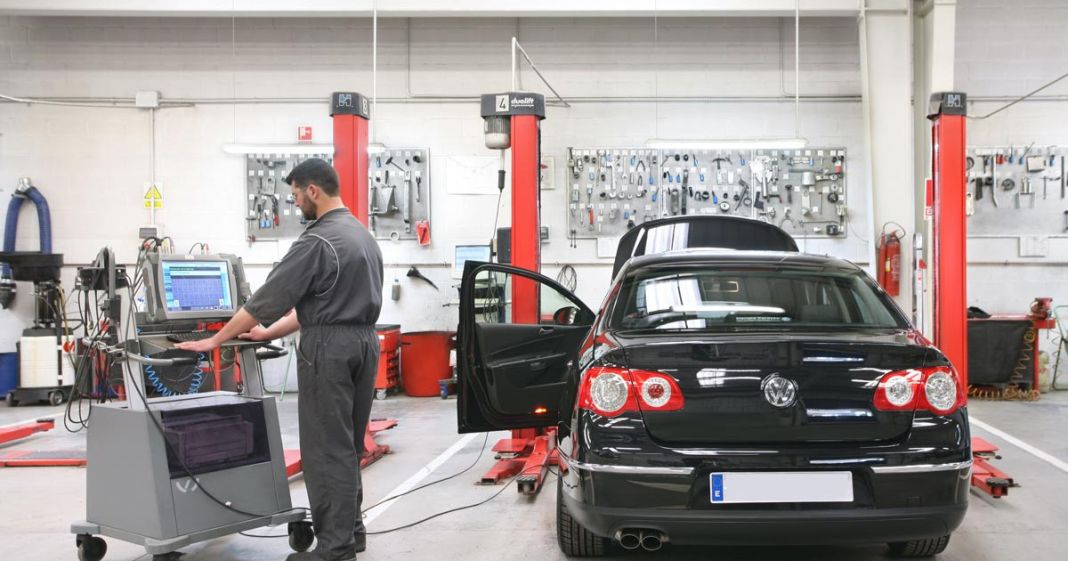 5 errores que jamás debes cometer si viajas con tu coche 2 Motor16 OMISIÓN DE LA PUESTA A PUNTO TECNOLÓGICA