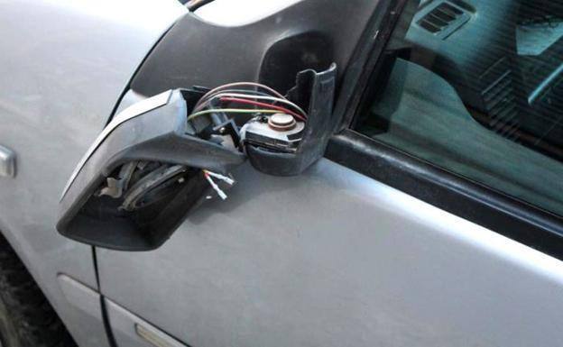 El infalible truco de este vecino para aparcar siempre en la puerta de casa incendia las redes sociales 11 Motor16 timo retrovisor ksMD U80134537466UtE Motor16