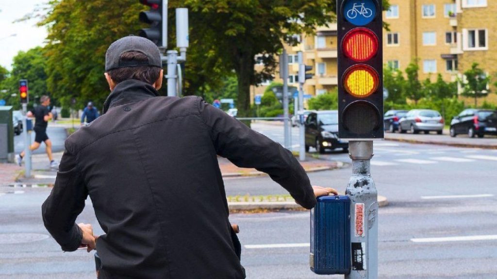 ¿Cómo detectar un semáforo con cámara? Los operarios de mantenimiento te dan la clave 41 Motor16 notificación