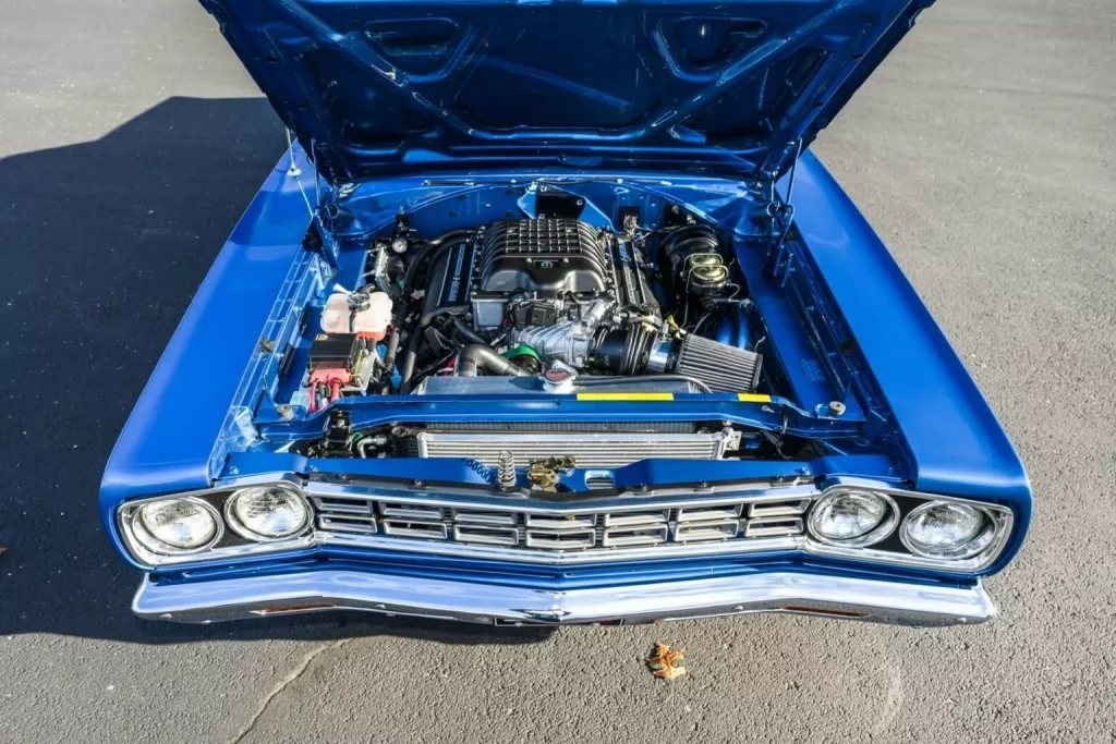 1968 Plymouth Road Runner Hellephant Mecum. Imagen motor.