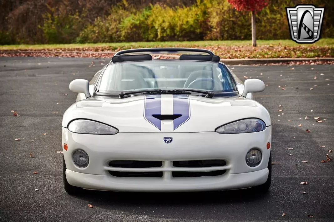 1996 Dodge Viper Limusina. Imagen portada.