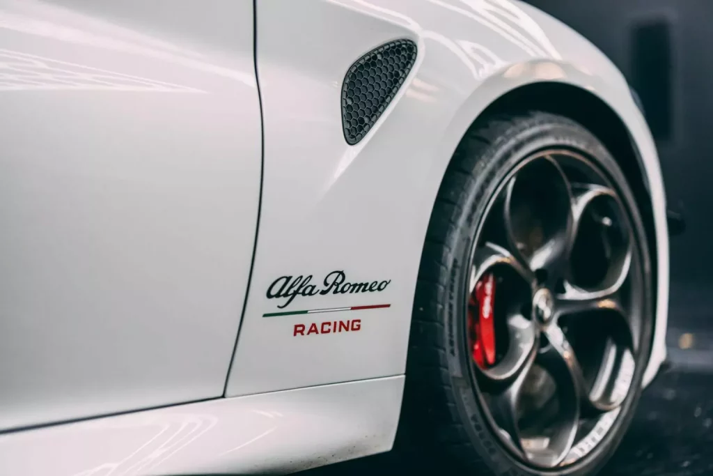 2019 Alfa Romeo Giulia Quadrifoglio Sothebys 13 Motor16