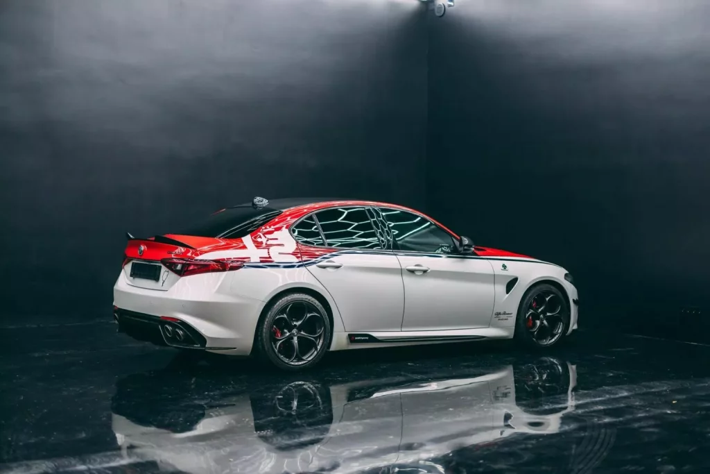 2019 Alfa Romeo Giulia Quadrifoglio RM Sotheby's. Imagen trasera.