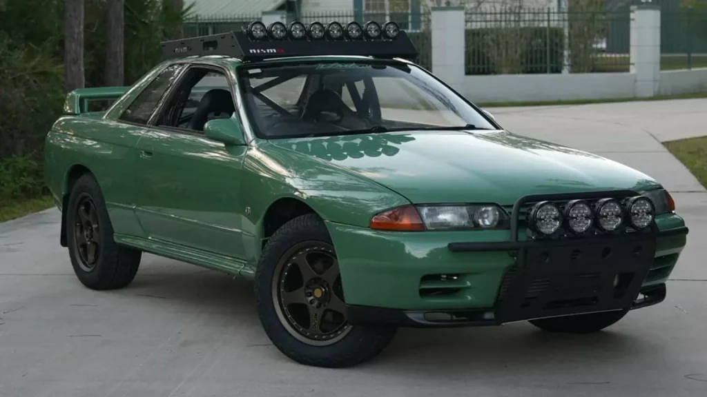 2024 Nissan GT-R Safari Adam LZ. Imagen delantera.