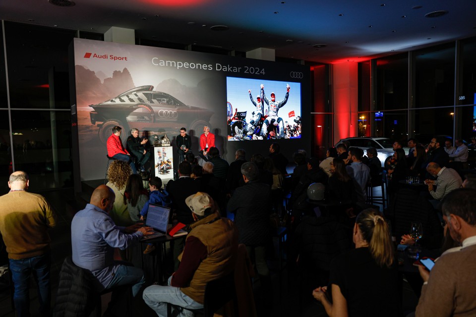 2024 Audi Center Carlos Sainz y Lucas Cruz. Imagen ambiente.