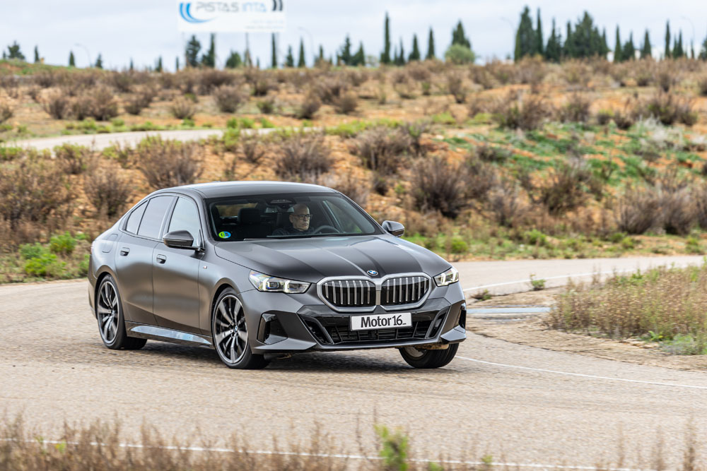 Probamos el BMW 520d: Hasta el infinito... Y más allá 7 Motor16 2024 BMW 520d Prueba 11 Motor16