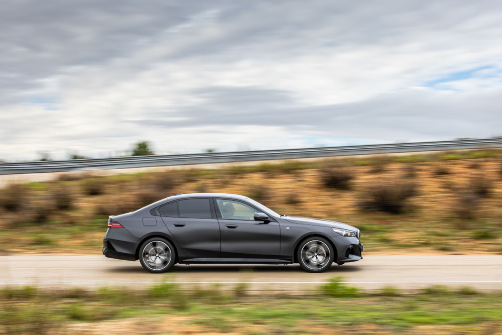 Probamos el BMW 520d: Hasta el infinito... Y más allá 8 Motor16 2024 BMW 520d Prueba 12 Motor16