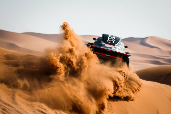 Carlos Sainz conquista su cuarto Dakar con el último cartucho de Audi 3 Motor16 2024 Carlos Sainz, Lucas Cruz, Audi RS Q e-tron Dakar. Imagen carrera.