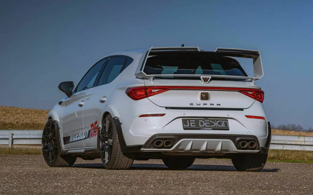 2024 Cupra León Widebody RS-R JE Design. Imagen trasera.