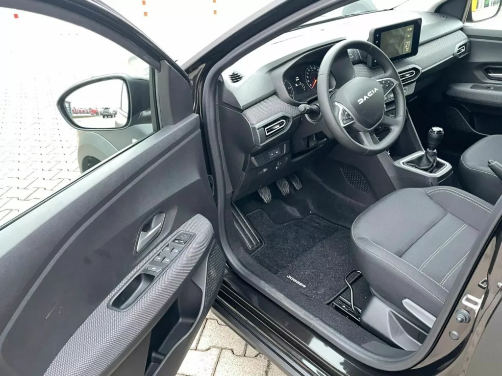 El Dacia Jogger gana puntos en deportividad y funcionalidad 19 Motor16 2024 Dacia Jogger Carpoint Edition 15 Motor16