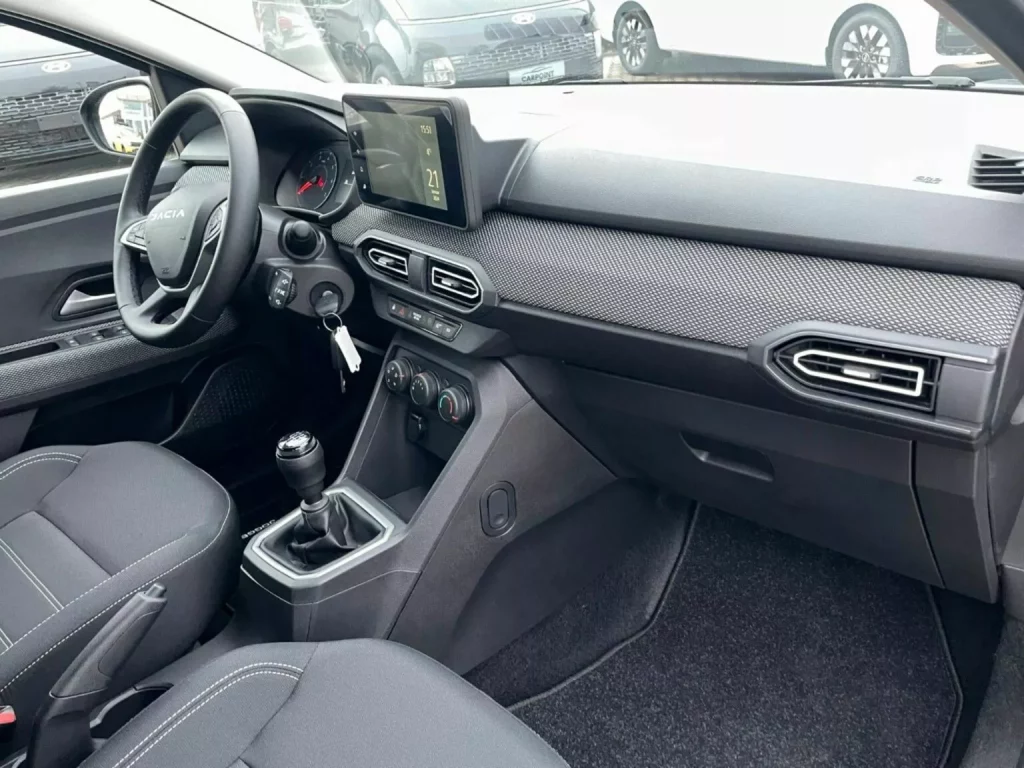El Dacia Jogger gana puntos en deportividad y funcionalidad 3 Motor16 2024 Dacia Jogger Carpoint Edition. Imagen interior.