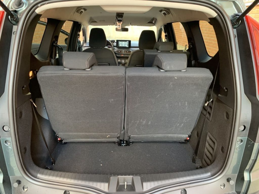 Dacia Jogger ECO-G Extreme: Probamos la opción perfecta para familias con economía de guerra 4 Motor16 2024 Dacia Jogger prueba. Imagen maletero.