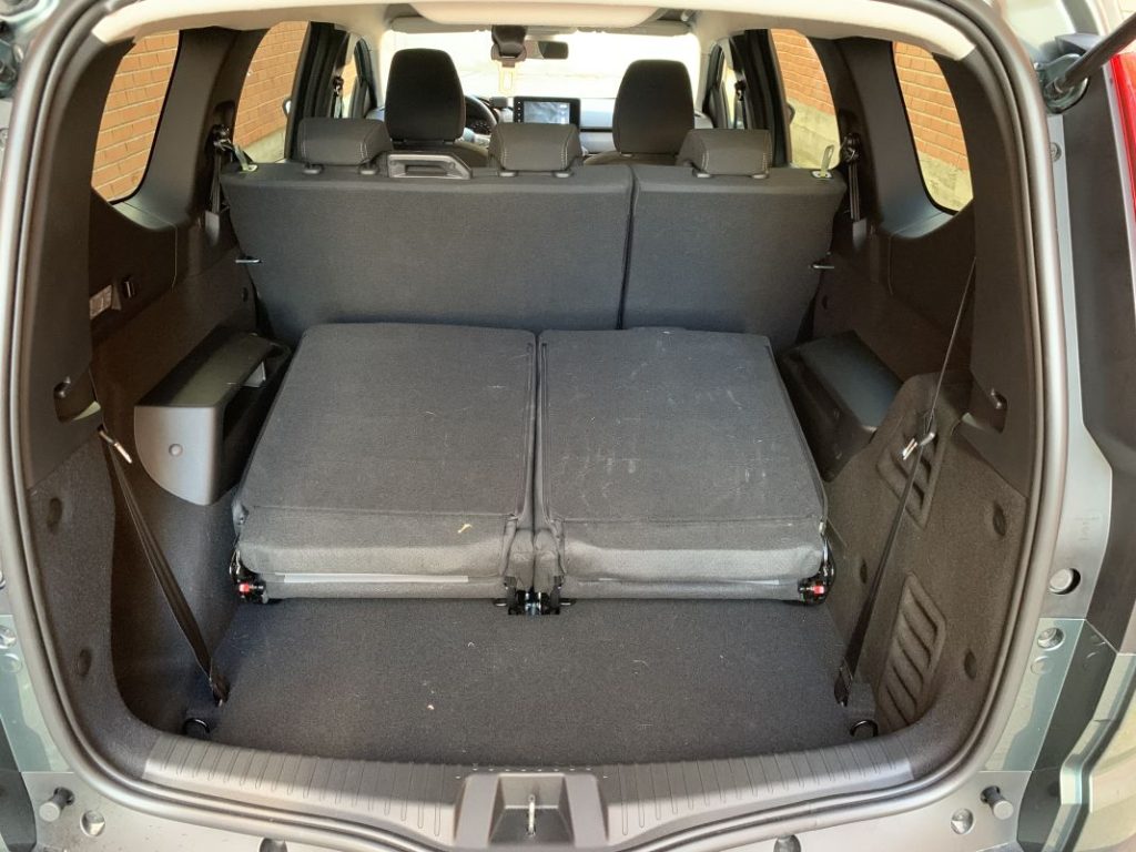 Dacia Jogger ECO-G Extreme: Probamos la opción perfecta para familias con economía de guerra 21 Motor16 2024 Dacia Jogger Prueba interior 11 Motor16