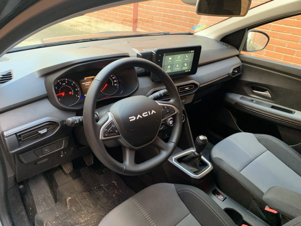 Dacia Jogger ECO-G Extreme: Probamos la opción perfecta para familias con economía de guerra 2 Motor16 2024 Dacia Jogger prueba. Imagen salpicadero.