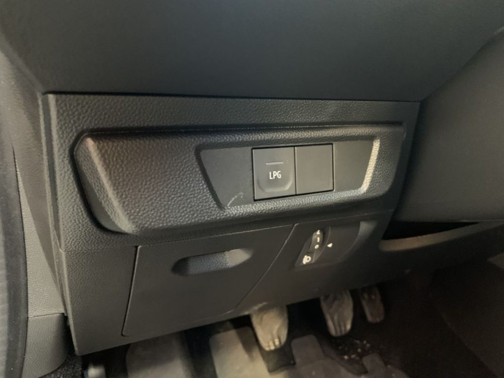 Dacia Jogger ECO-G Extreme: Probamos la opción perfecta para familias con economía de guerra 6 Motor16 2024 Dacia Jogger Prueba interior 4 Motor16