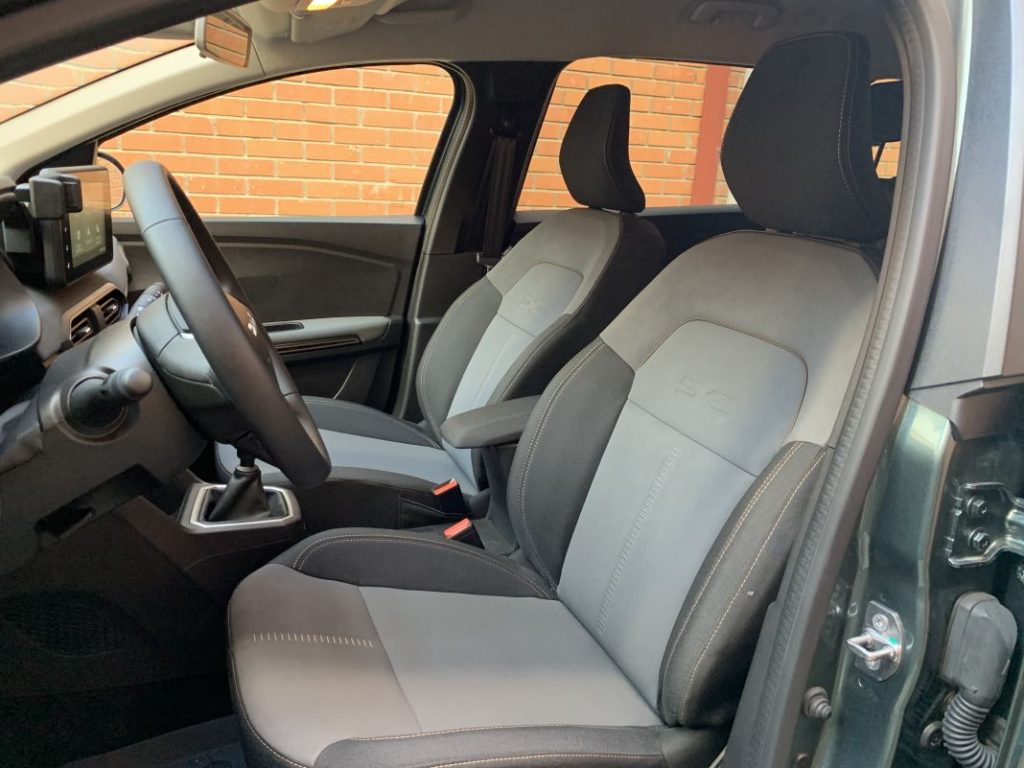 Dacia Jogger ECO-G Extreme: Probamos la opción perfecta para familias con economía de guerra 16 Motor16 2024 Dacia Jogger Prueba interior 6 Motor16