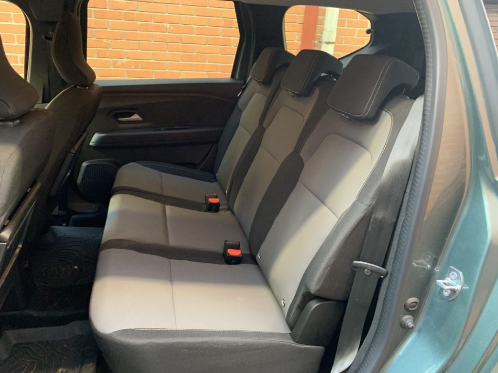 Dacia Jogger ECO-G Extreme: Probamos la opción perfecta para familias con economía de guerra 17 Motor16 2024 Dacia Jogger Prueba interior 7 Motor16