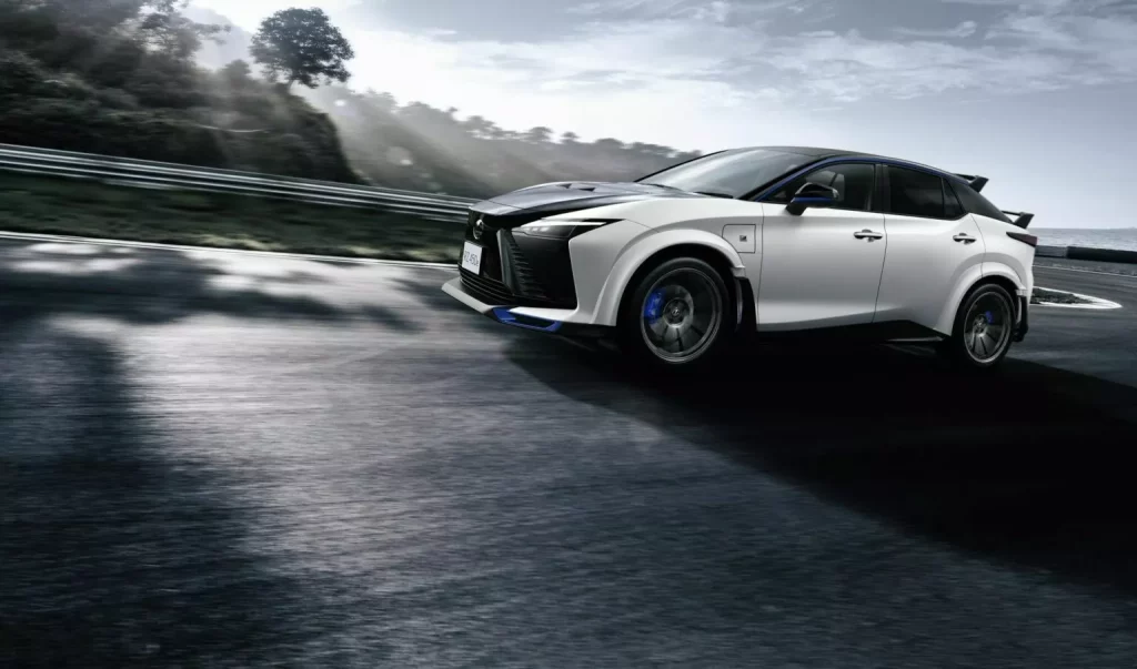 2024 Lexus RZ450e F Sport Performance. Imagen movimiento.