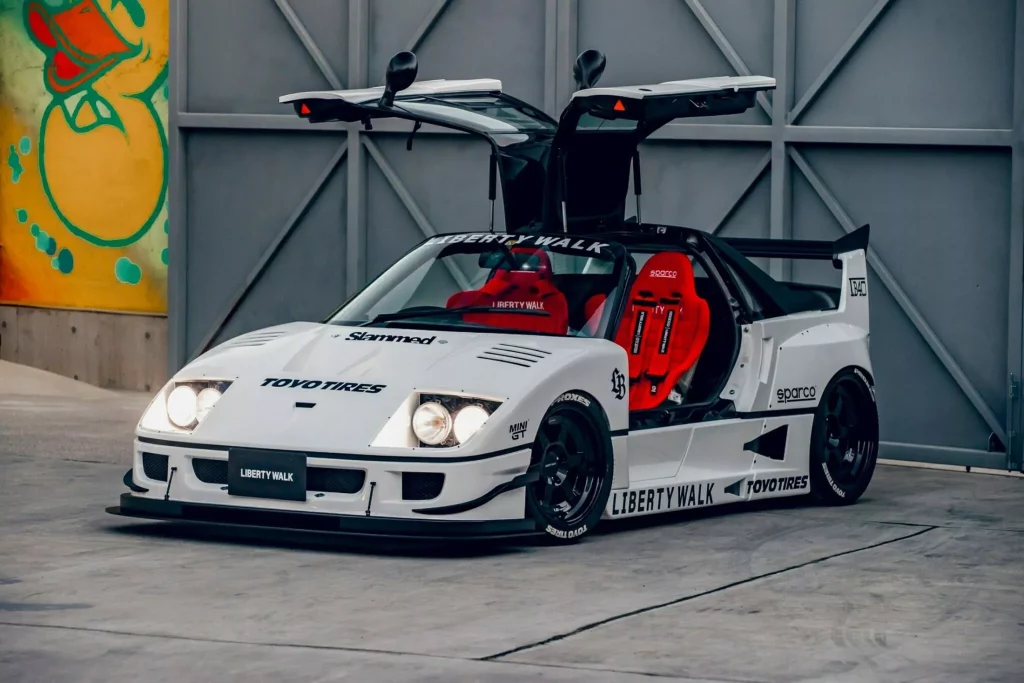 Liberty Walk te fabrica un Ferrari F40 de bolsillo. Cuesta una pasta y tiene 414 CV menos 4 Motor16 2024 Liberty Walk LB40 AZ 2 Motor16