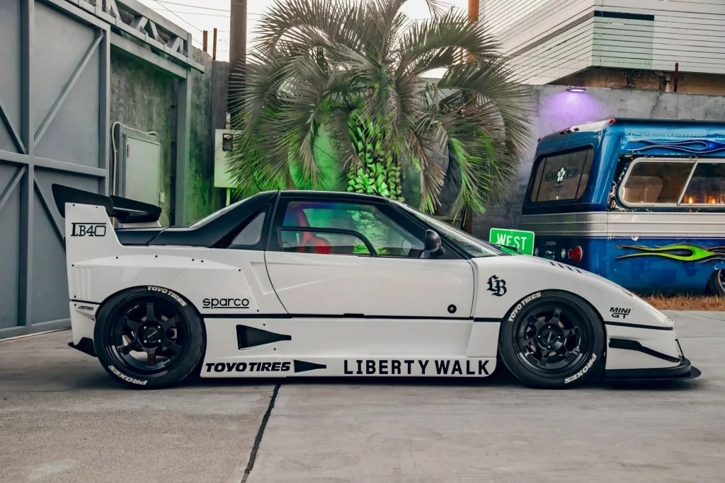 Liberty Walk te fabrica un Ferrari F40 de bolsillo. Cuesta una pasta y tiene 414 CV menos 6 Motor16 2024 Liberty Walk LB40 AZ 4 Motor16