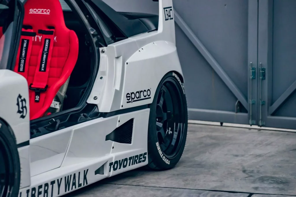 Liberty Walk te fabrica un Ferrari F40 de bolsillo. Cuesta una pasta y tiene 414 CV menos 10 Motor16 2024 Liberty Walk LB40 AZ 8 Motor16