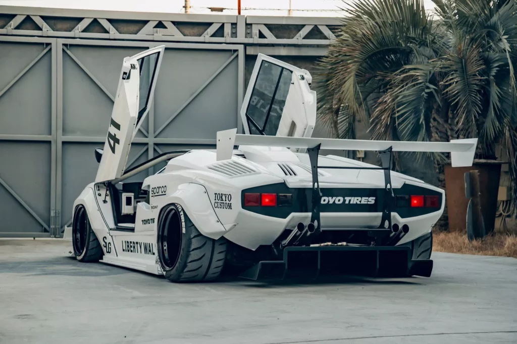 El Lamborghini Countach más trasgresor lo firma Liberty Walk 13 Motor16 2024 Liberty Walk Lamborghini Countach 12 Motor16