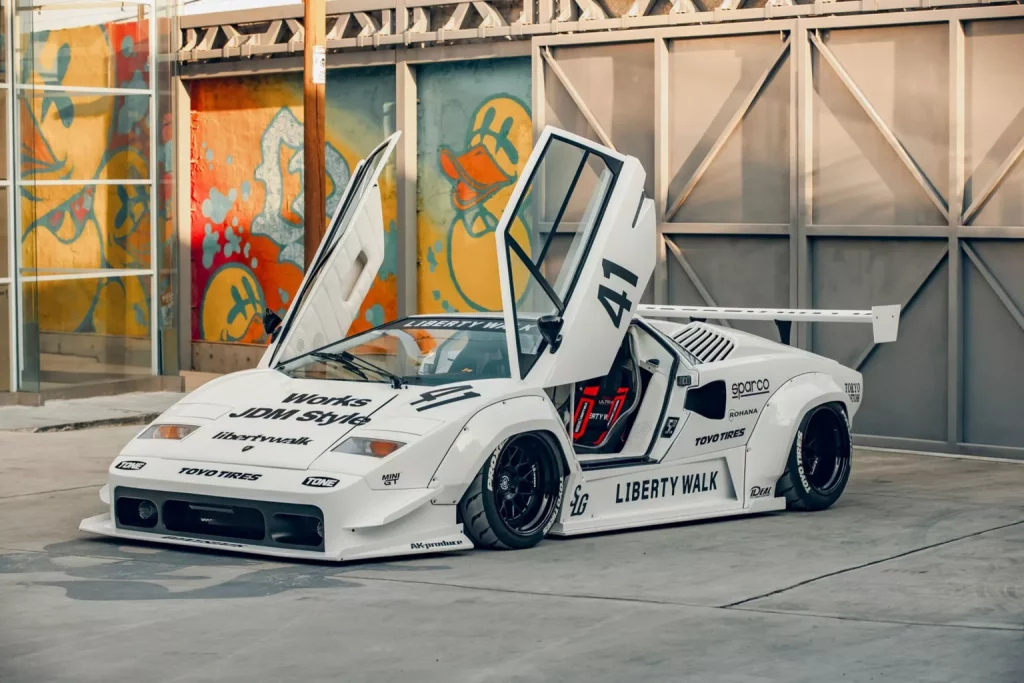 El Lamborghini Countach más trasgresor lo firma Liberty Walk 7 Motor16 2024 Liberty Walk Lamborghini Countach 6 Motor16