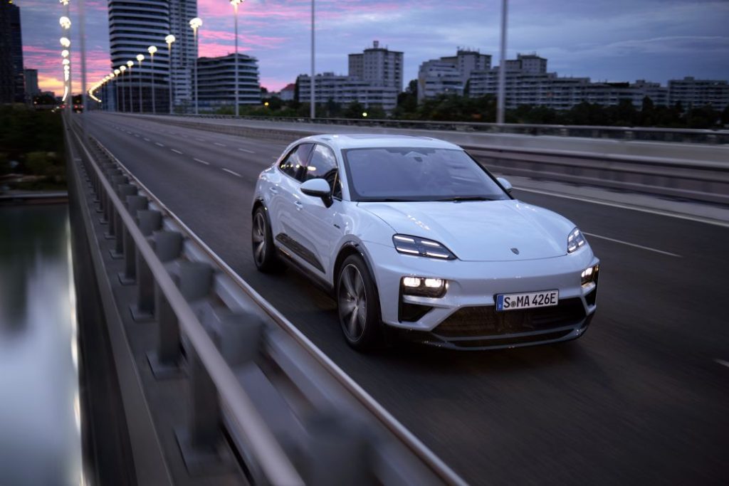 2024 Porsche Macan electrico 84 Motor16