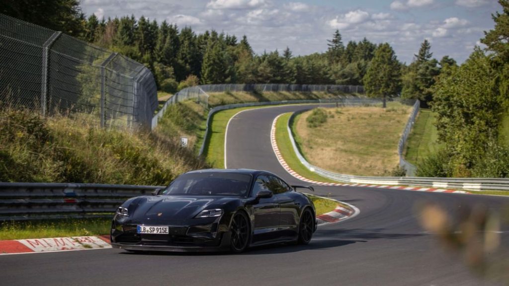 ¿Sabes cuántos récords tiene Pirelli en Nürburgring? 2 Motor16 Porsche Taycan Turbo GT