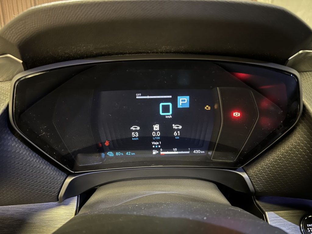 Probamos el Citroën C5 X Plug In Hybrid 180 Plus. Máxima eficiencia a todo confort 6 Motor16 2024 Citroen C5 X Plug In 180. Prueba. Imagen cuadro.