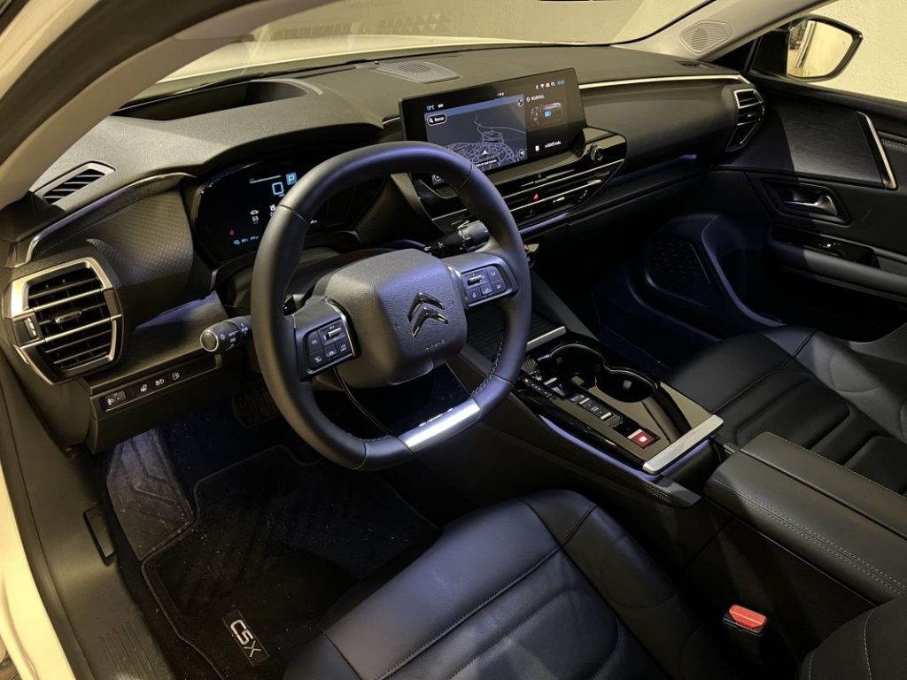 Probamos el Citroën C5 X Plug In Hybrid 180 Plus. Máxima eficiencia a todo confort 1 Motor16 2024 Citroen C5 X Plug In 180. Prueba. Imagen interior.