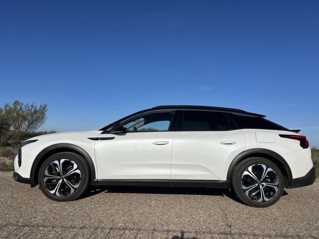 Probamos el Citroën C5 X Plug In Hybrid 180 Plus. Máxima eficiencia a todo confort 10 Motor16 2024 Prueba Citroen C5 X Hybrid 180 18 Motor16