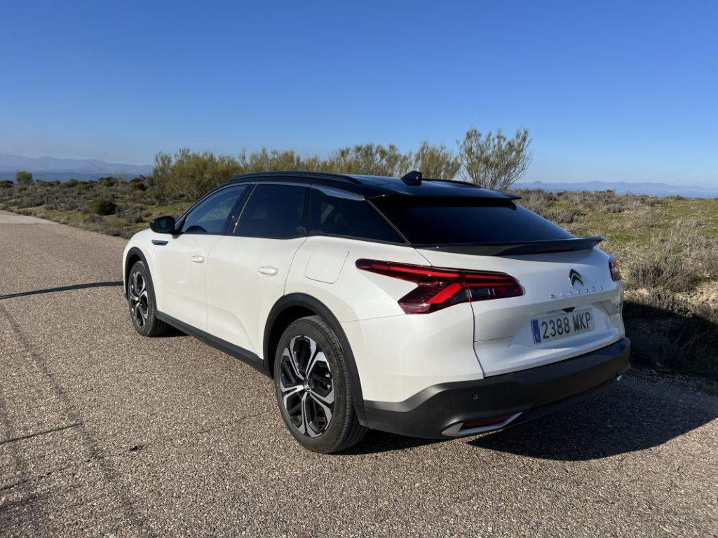 Probamos el Citroën C5 X Plug In Hybrid 180 Plus. Máxima eficiencia a todo confort 12 Motor16 2024 Prueba Citroen C5 X Hybrid 180 24 Motor16