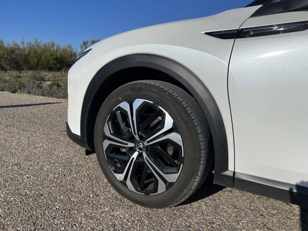 Probamos el Citroën C5 X Plug In Hybrid 180 Plus. Máxima eficiencia a todo confort 18 Motor16 2024 Prueba Citroen C5 X Hybrid 180 25 Motor16